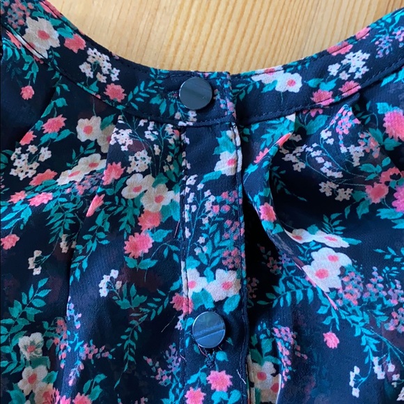 NWT Vera Wang Button-Up Sheer Blouse - Picture 5 of 14